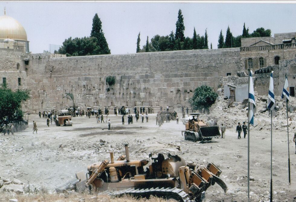 Israel ryddet området rundt Vestmuren i Jerusalem og åpnet opp jødenes helligste sted i løpet av de første dagene etter seksdagerskrigen i 1967.
 Foto: Wikimedia Commons