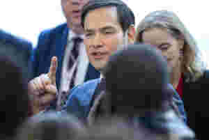 Rubio stanser nesten all amerikansk bistand