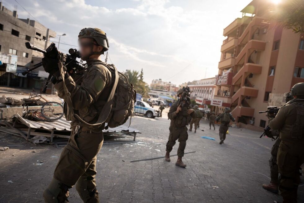 IDF: Israelske soldater utenfor Gazas Nasser Hospital, 18. februar i år.
 Foto: IDF via Telegram