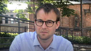 – Kritisk til at et politisk arrangement som Pride henvender seg direkte til små barn