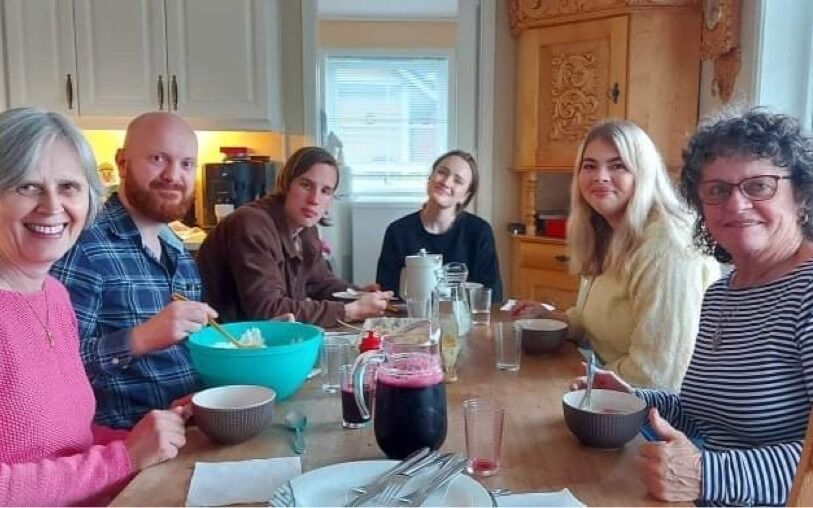 Noen av Himmelpartners team-medlemmer på teltmøtekampanjen i Førde. Fra venstre: Ket Lisbeth Åsen, Håkon Seljåsen, Eivind Røysland, Kristi Berge, Miriam Martinsen og Anita Cornegè.
 Foto: Privat