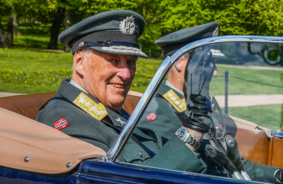 Kong Harald og kronprins Haakon var til stede da frigjøringsdagen ble markert på Akershus Festning 8. mai, 80 år etter at det ble slutt på krigen.
 Foto: Lise Åserud / NTB