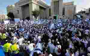 70.000 deltok i flaggmarsjen i Jerusalem