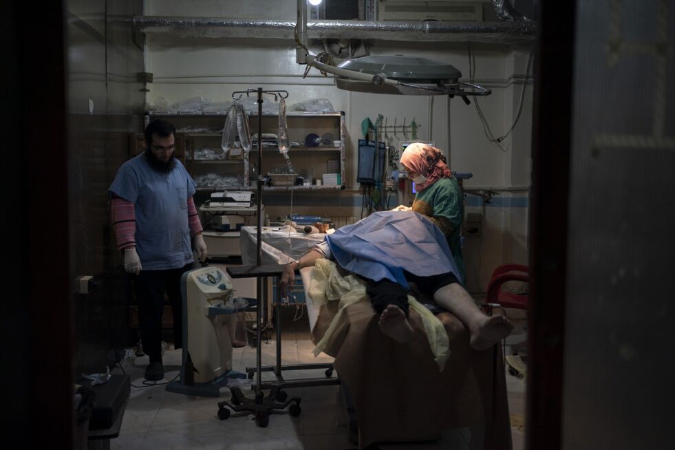 Ni år med krig har etterlatt deler av det syriske helsevesenet i ruiner, og det er mangel både på utstyr og personell. Et større utbrudd av koronavirus kan få katastrofale følger. Foto: AP / NTB scanpix