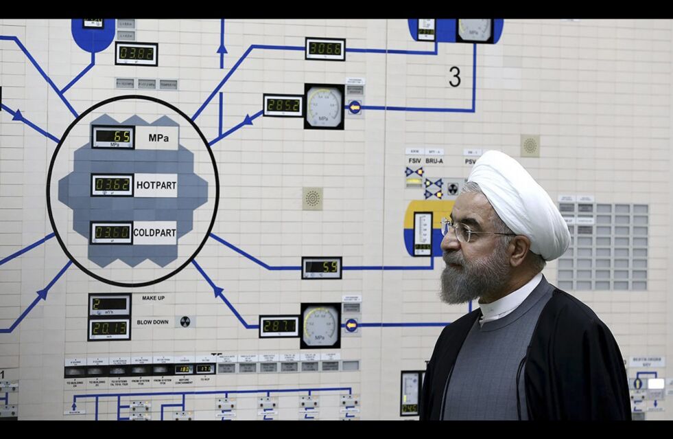 Irans president Hassan Rouhani under et besøk i atomkraftverket Bushehr i 2015. Foto: Mohammad Berno / AP / NTB scanpix