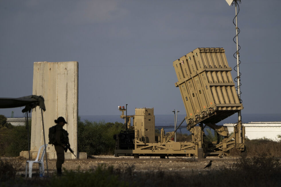 Et batteri av Israels Iron Dome forsvarsmissilsystem, utplassert for å avskjære raketter. Landet er i høy beredskap på grunn av den spente situasjonen med Iran og dets proxyer.
 Foto: AP Photo/Ariel Schalit, file/NTB