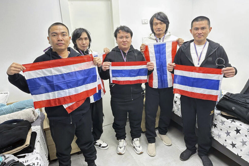 ISRAEL: De fem frigitte thailandske gjestearbeiderne, Surasak Rumnao (f.v.), Sathian Suwannakham, Bannawat Saethao, Watchara Sriaoun, og Pongsak Thaenna.
 Foto: Royal Thai Embassy in Tel Aviv via AP / NTB