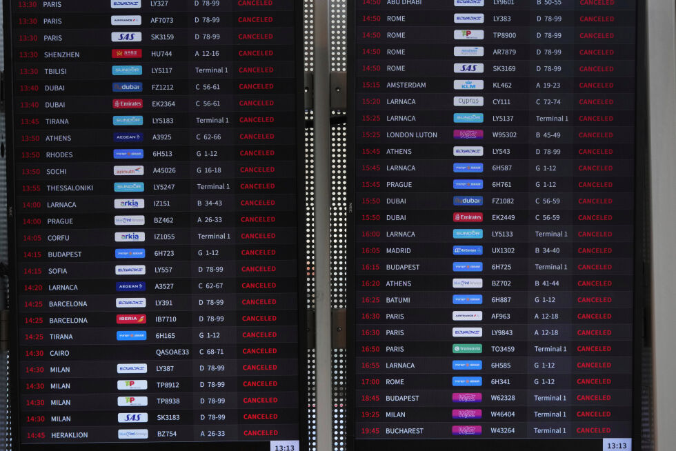 Flyinformasjonstavlen på Israels Ben Gurion flyplass viser flykanselleringer etter et israelsk militærangrep på Iran, nær Tel Aviv, Israel, fredag ​​13. juni 2025.
 Foto: AP Photo/Ariel Schalit/NTB