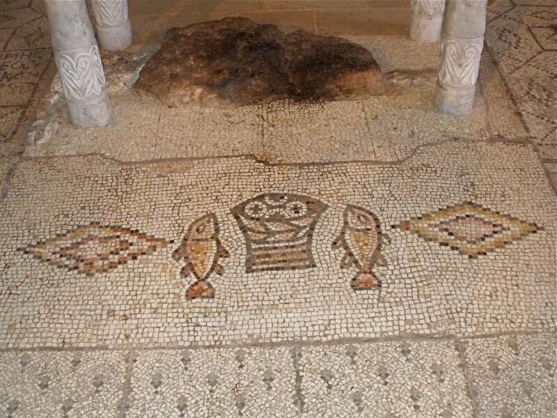 Kirken med den kjente mosaikken som minner om da Jesus mettet 5000, er igjen åpen for besøkende.
 Foto: Seetheholyland.net / Flickr.com / CC.