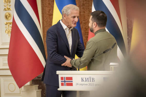 Zelenskyj takker Norge – er her for nordisk toppmøte