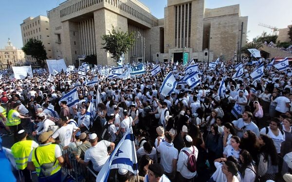 70.000 deltok i flaggmarsjen i Jerusalem