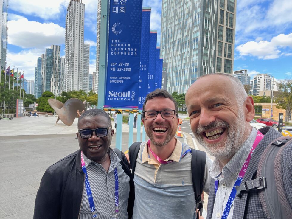 SEOUL: Misjonsledere sammen i Seoul. Victor Agbonkpolor som leder Tent Nigeria, Gustavo Borges som leder Tent Brasil og daglig leder for Tent International, Steinar Opheim.
 Foto: Privat
