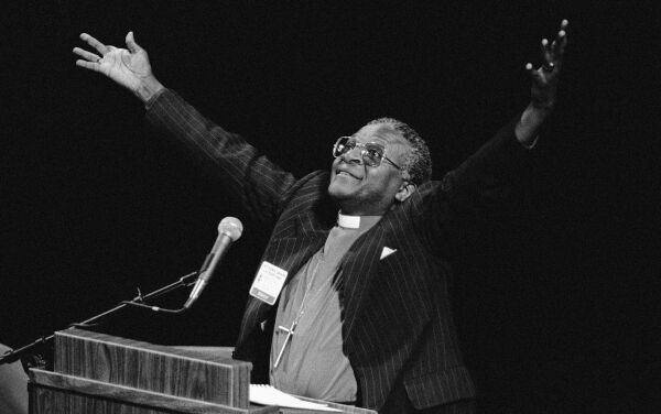 Desmond Tutu minnes verden over
