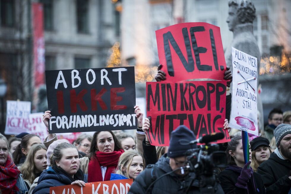 8. mars: Hovedparolen i kvinnetoget 8. mars er «Forsvar selvbestemt abort. Fjern nemndene».
 Foto: NTB scanpix