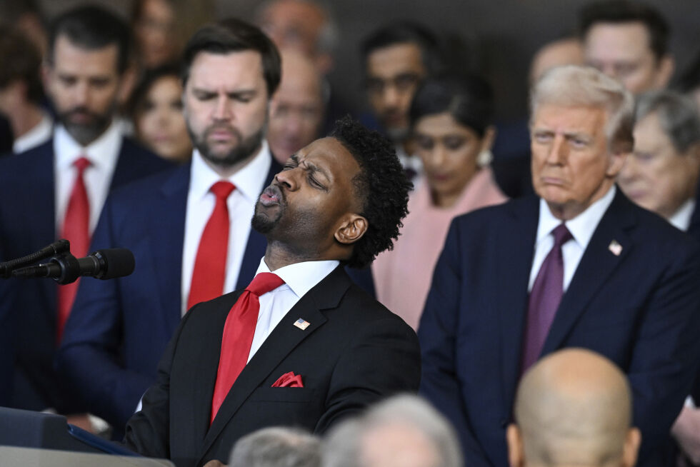 Pastor Lorenzo Sewell under innsettelsen av Donald Trump som president på mandag.
 Foto: Saul Loeb/Pool photo via AP / NTB