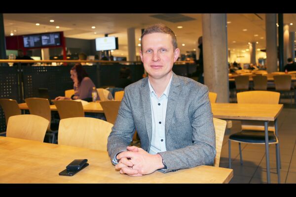 Skal vinne både røde og blå med nytt program