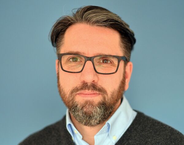 – Tar ikke avstand fra Til Helhet