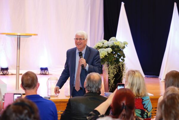 – Jeg er en uhelbredelig helbredelsesevangelist