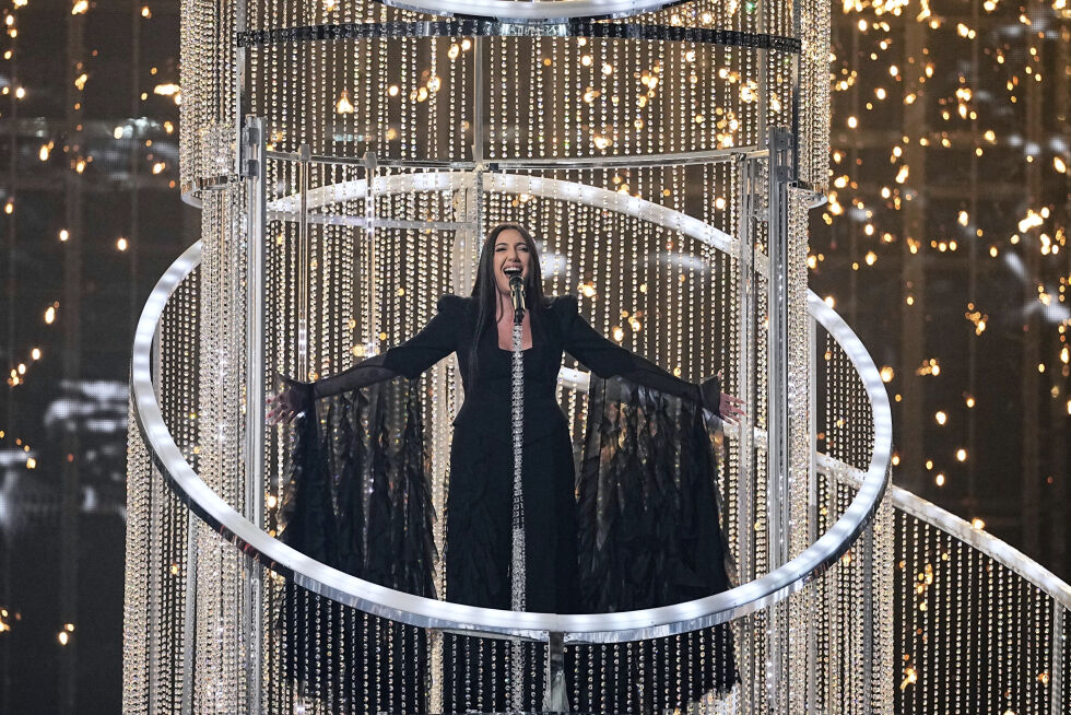 Yuval Raphael fra Israel fremfører sangen «New Day Will Rise» under generalprøven til den andre semifinalen i den 69. Eurovision Song Contest i Basel i Sveits onsdag 14. mai 2025.
 Foto: NTB/AP/Martin Meissner