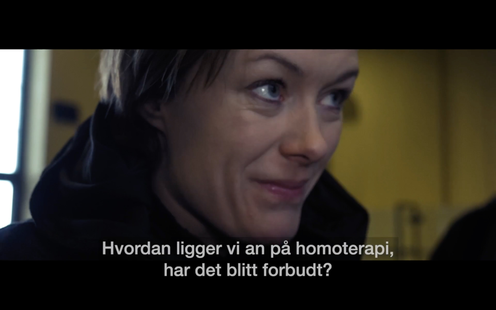 Kulturminister Anette Trettebergstuen deltar i Harm og Hegseth sin nye humorfilm om homolobbyen.
 Foto: Skjermdump: VGTV