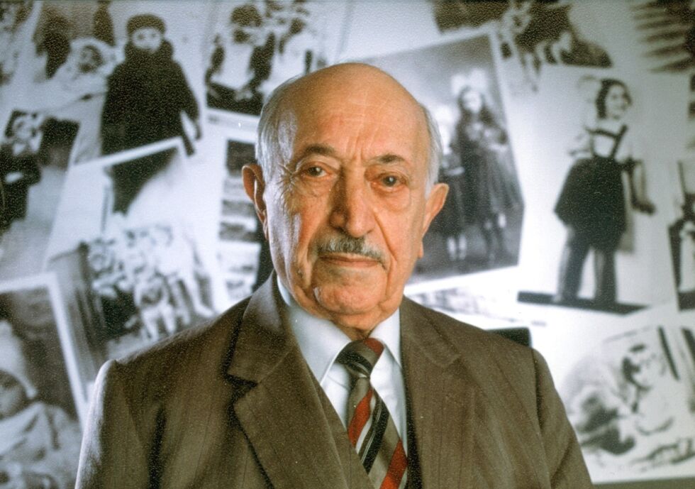 Wiesenthal: Simon Wiesenthal var jødisk fange hos nazistene under andre verdenskrig. Han overlevde og viet sitt liv til å bringe naziforbrytere for domstolene. Her er han avbildet under åpningen av holocaustmuseet i Los Angeles i 1983. Nå får organisasjonen hans Kåre Kristiansens Minnepris.
 Foto: NTB