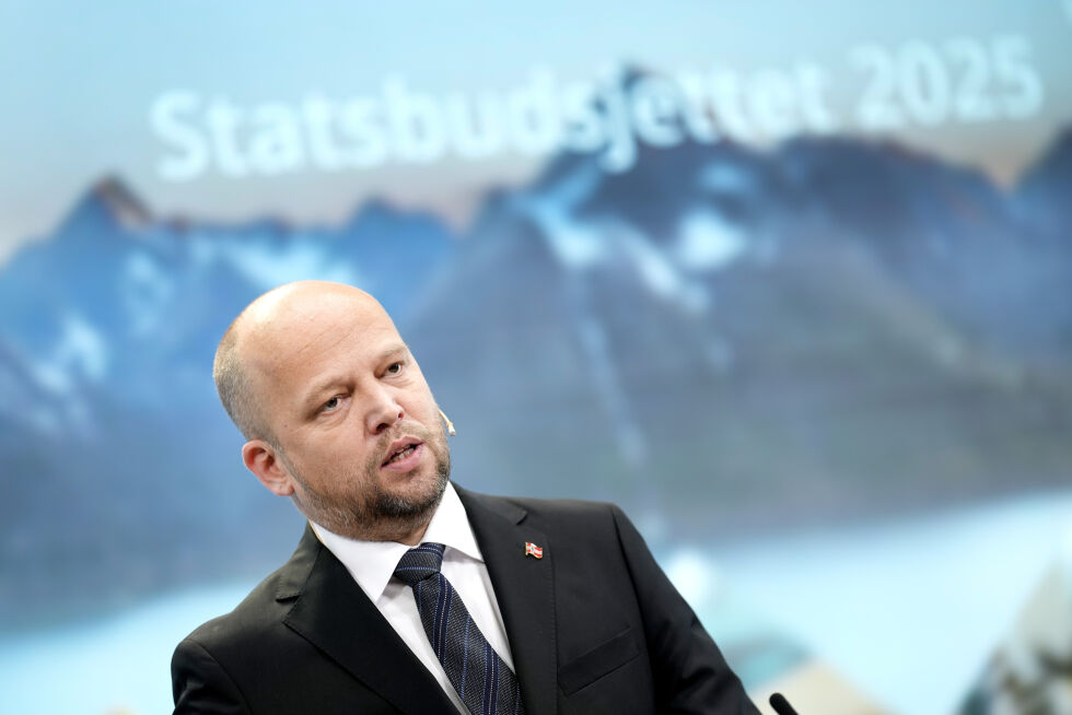 Finansminister Trygve Slagsvold Vedum (Sp) under pressekonferansen i regjeringskvartalet etter fremleggelsen av Statsbudsjettet for 2025 i oktober.
 Foto: Fredrik Varfjell / NTB