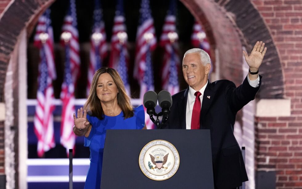 Visepresident Mike Pence roste kona Karen i sin tale på republikanernes landsmøte.
 Foto: Andrew Harnik / NTB Scanpix