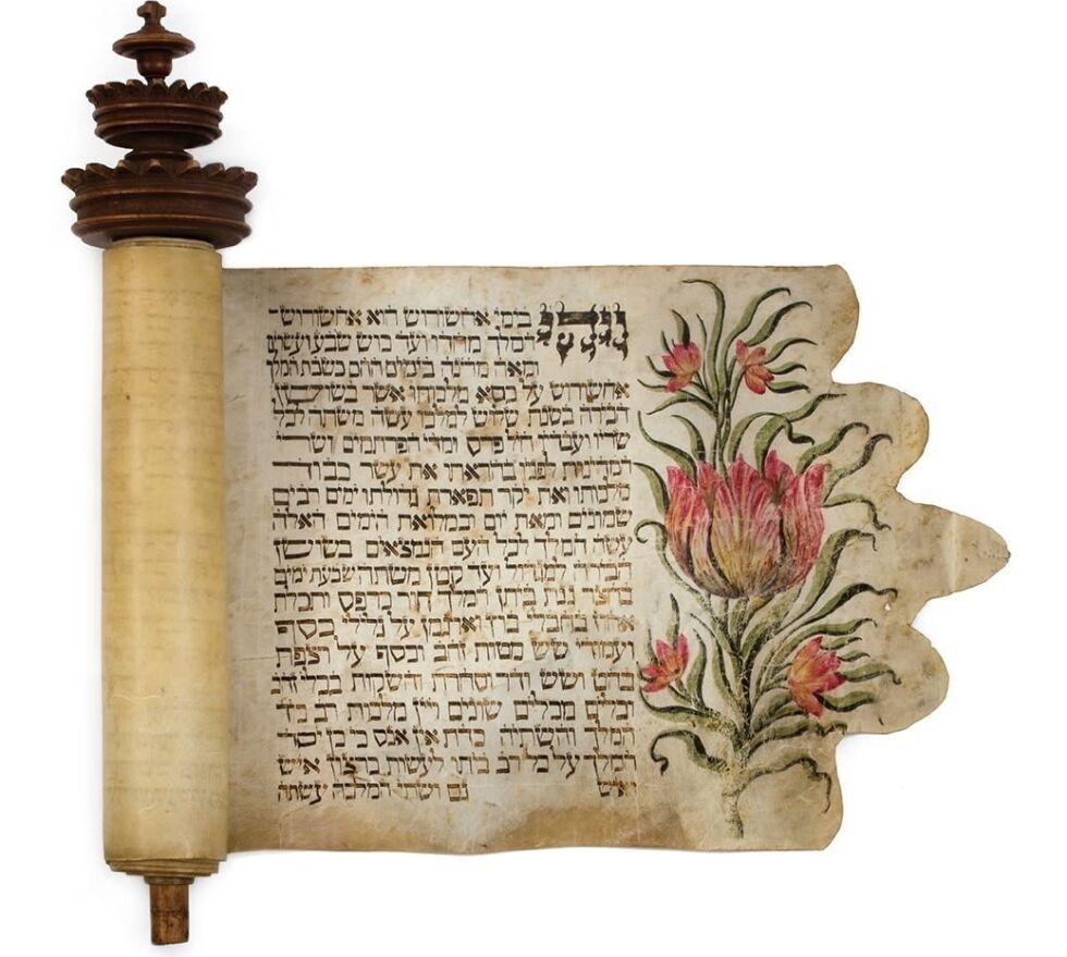 Slik ser den sjeldne skriftrullen ut. Den handlet om Esther og er skrevet av en 14-år gammel jente for 250 år siden i Italia.
 Foto: Kedem Auction House / TPS