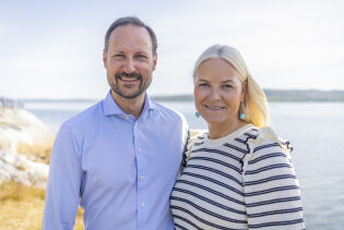 Kronprinsparet feirer med bakgårdsfest på Slottet