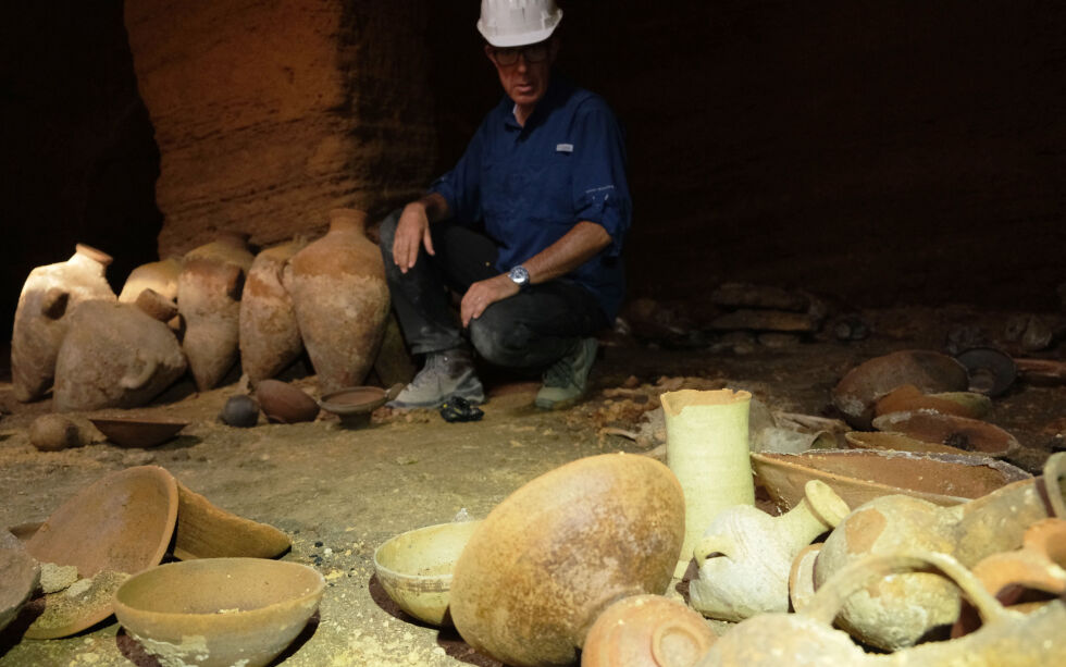 Teamet fra Israel Antiquities Authority opplevde å komme inn i en hule der tiden har stått stille.
 Foto: Uzi Rothstein/IAA