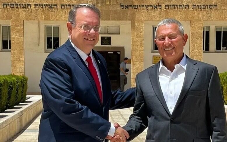 Doron Almog and Yaakov Hagoel som er styreleder for Executive of the World Zionist Organization.
 Foto: Jewish Agency/TPS