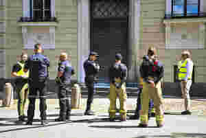 Mann kastet brannbombe mot slottet – anholdt av politiet