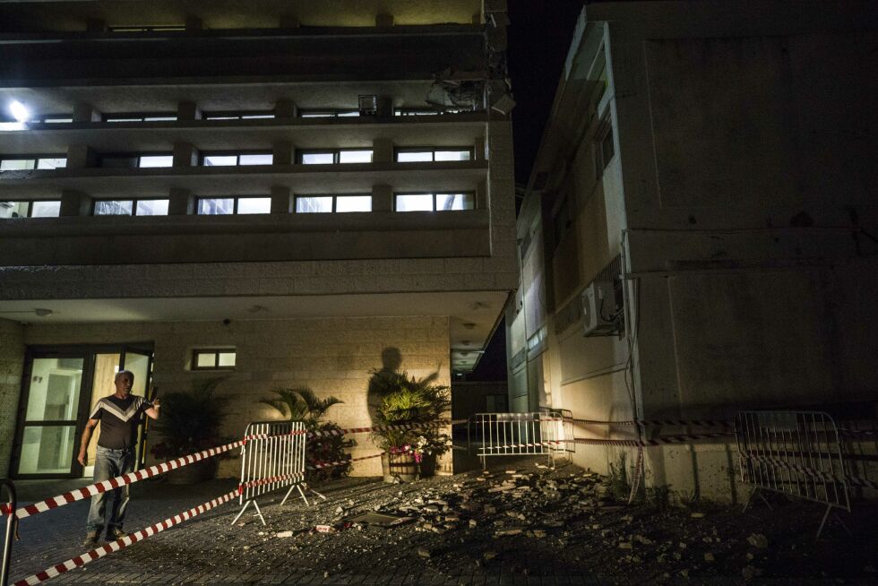 EKSPLOSJON: Denne yeshiva-skolen i Sderot ble rammet av et rakettangrep fra Gaza 13. juni.
 Foto: AP / NTB Scanpix