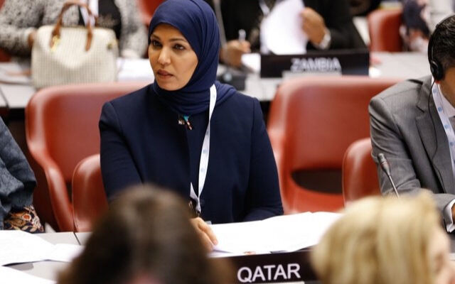 Diplomat Hend Al-Muftah fra Qatar ønsker å bli med i FNs menneskerettighetsforum. Det reagerer UN Watch sterkt på og anklager henne for å være en rabiat antisemitt.
 Foto: Twitter/IPUparliament