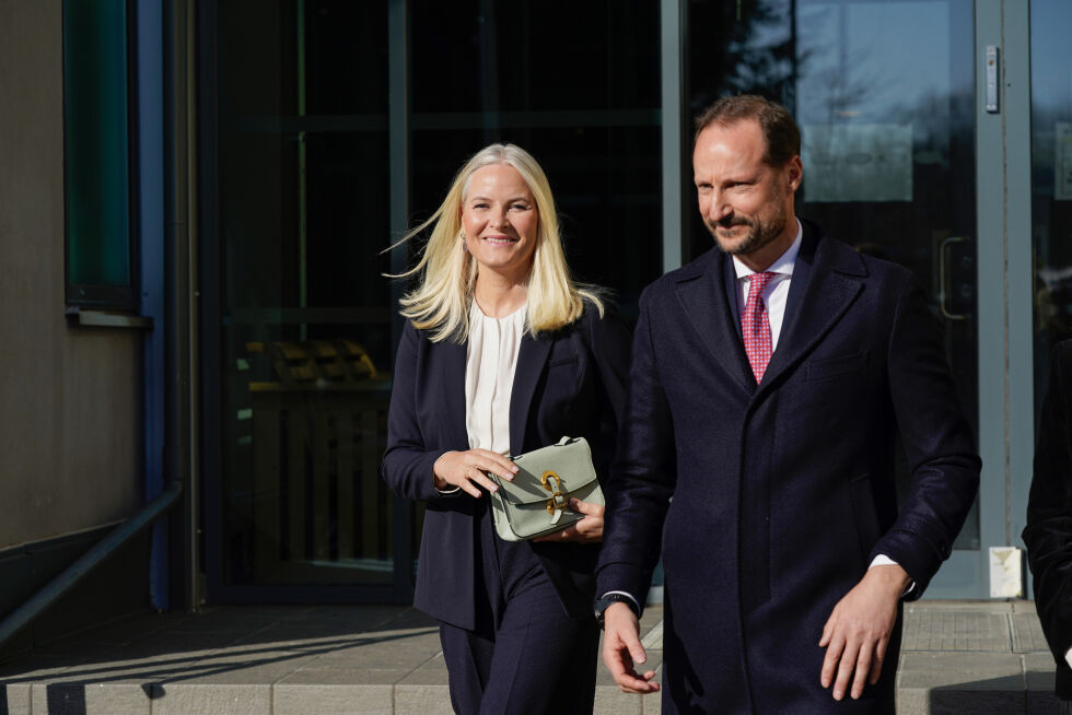 Kronprins Haakon og kronprinsesse Mette-Marit kommer til Moster for å feire kirkeretten. De reiser med kongeskipet Norge.
 Foto: Lise Åserud / NTB