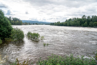 Flomtoppen er nådd i Drammenselva