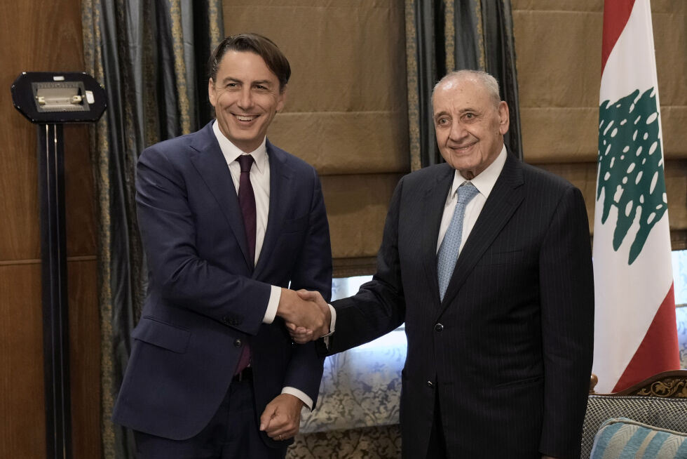 Amos Hochstein sammen med nasjonalforsamlingens leder Nabih Berri i Libanon.
 Foto: Bilal Hussein / AP / NTB