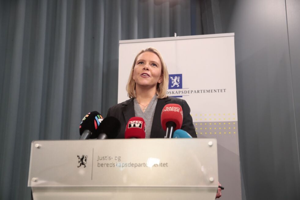 Sylvi Listhaug (Frp) holdt pressekonferanse der hun kunngjorde at hun går av som justisminister. Foto: Håkon Mosvold Larsen / NTB scanpix