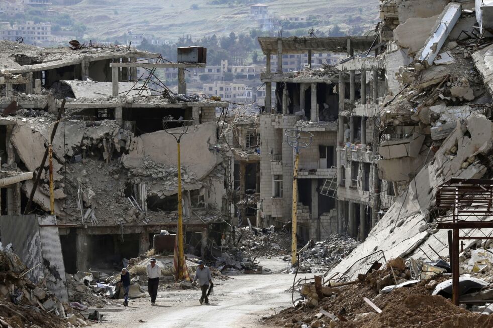 Omtrent 39.000 mennesker ble drept i krigen i Syria i 2017, ifølge eksilgruppa Syrian Observatory for Human Rights (SOHR). Dette bildet, tatt 18. mai, er fra fjellbyen Zabadini nordvest for Damaskus i Syria. Foto: Hassan Ammar, File / AP Photo / NTB scanpix