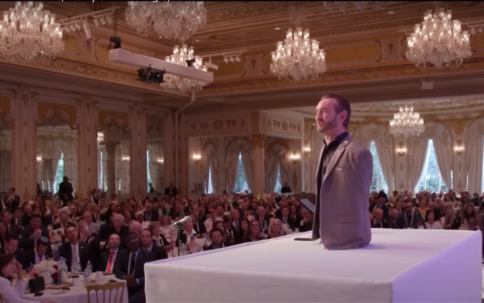 JERUSALEM PRAYER BREAKFAST (JPB): Nick Vujicic talte da JPB ble arrangert i Donald Trumps hjem, Mar-a-Lago i Florida.
 Foto: Skjermdump / Jerusalem Prayer Breakfast