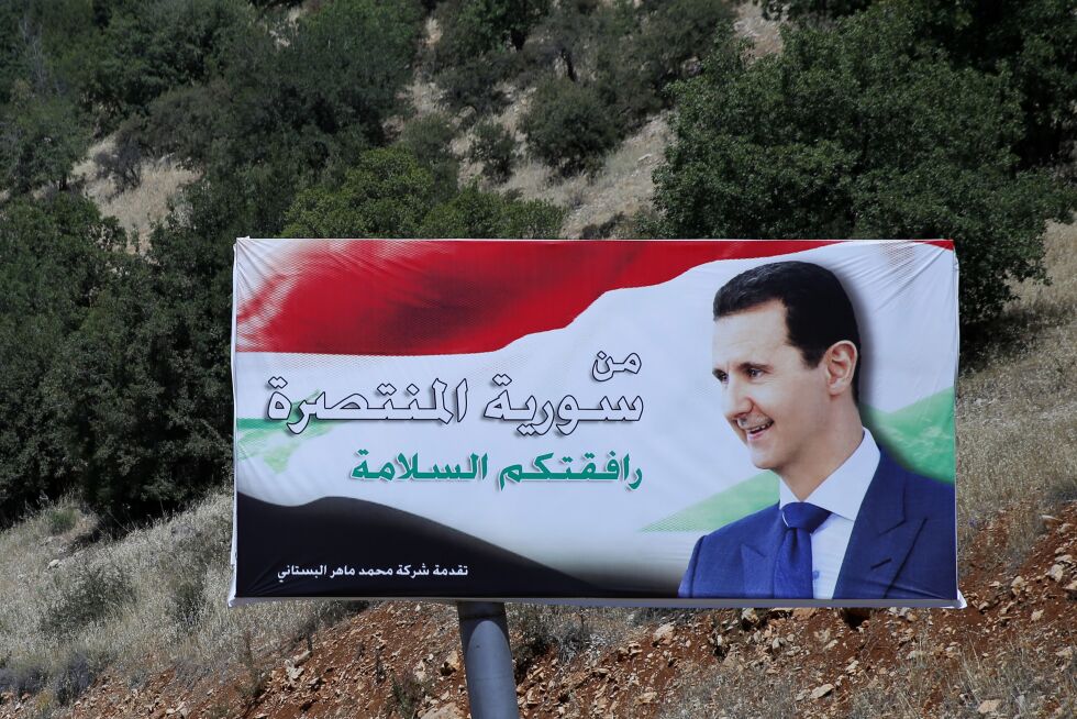 I løpet av de siste ukene har president Bashar al-Assad hatt stor militær framgang i Syria. Her er en plakat av ham satt opp ved grensa til nabolandet Libanon. Foto: Hassan Ammar/AP Photo/NTB scanpix