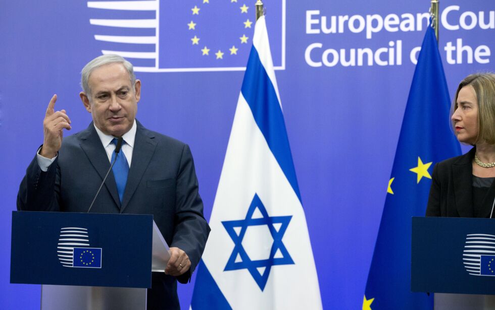 I EU: Israels statsminister Benjamin Netanyahu møtte pressen sammen med EU-representant Frederica Mogherini i Brüssel mandag.
 Foto: NTB Ap