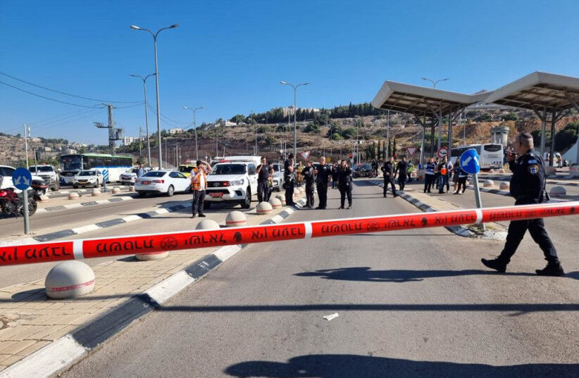 Israelske sikkerhetsstyrker ved kontrollposten i Gush Etzion.
 Foto: Police Spokesperson's Unit.