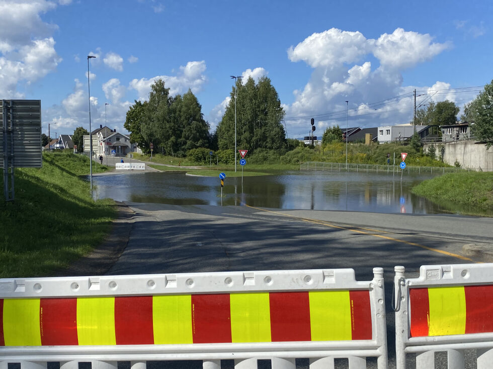 Veien er fortsatt stengt mellom Hokksund og Mjøndalen.
 Foto: Rune Hansen