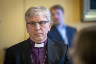 Biskop Fykse Tveit bra ut fra hoppet, god i svevet - med  krasjlanding i «respekt» for antisemittisme?