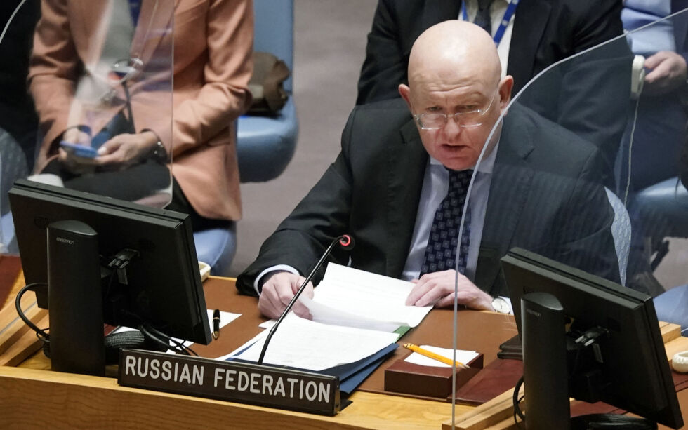 Fredag skal Russlands FN-ambassadør Vasilij Nebenzia legge fram påstander om biologiske våpen i Ukraina.
 Foto: Richard Drew / AP / NTB