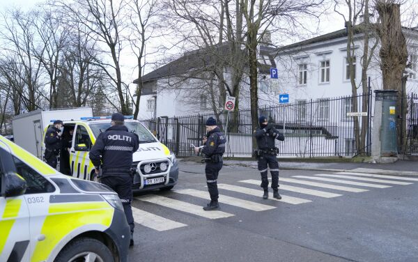 Politiet har økt bemanning utenfor ambassadene til Russland og Ukraina