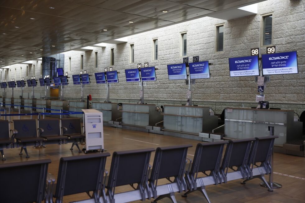 Det er folketomt på Ben Gurion flyplassen i Tel Aviv som følge av myndighetens bestemmelse om å sette alle reisende til Israel i 14 dagers karantene.
 Foto: Ariel Schalit/NTB Scanpix