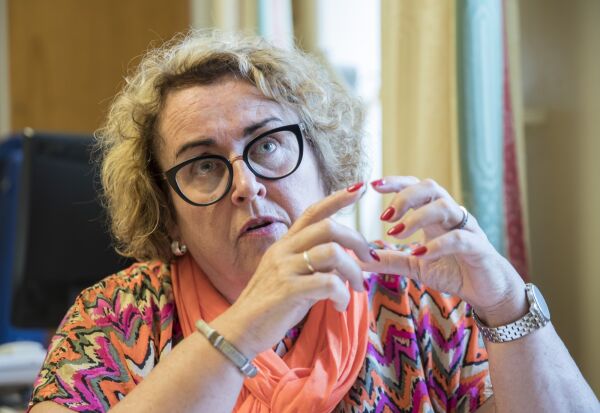 KrF frykter at skrankene faller mot surrogati