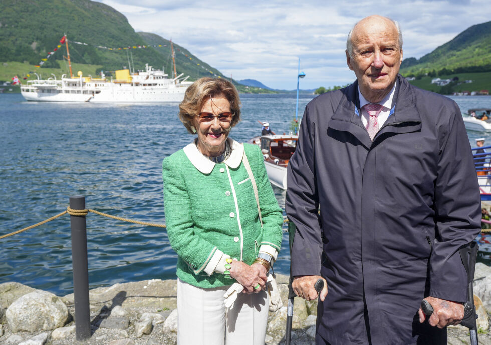 Kong Harald og dronning i Ølen i Vindafjord kommune i Rogaland i forbindelse med fylkesbesøkene til Agder og Rogaland i mai.
 Foto: Lise Åserud / NTB